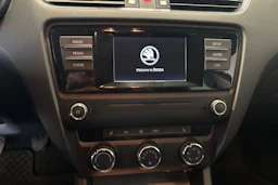 Harmaa Skoda OCTAVIA 2016 kuva 13.