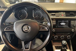 Harmaa Skoda OCTAVIA 2016 kuva 14.