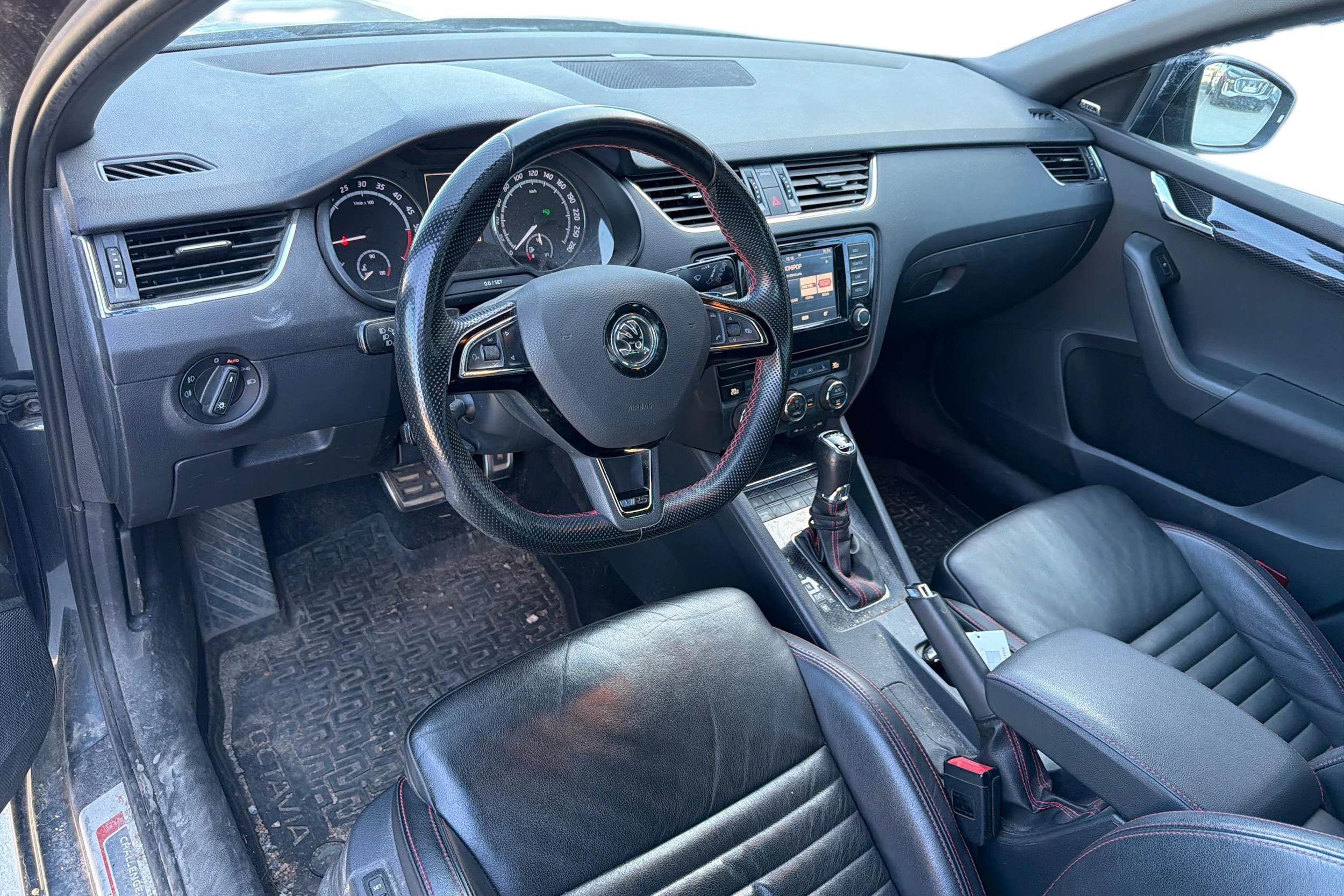 harmaa Skoda Octavia 2016 kuva 3.