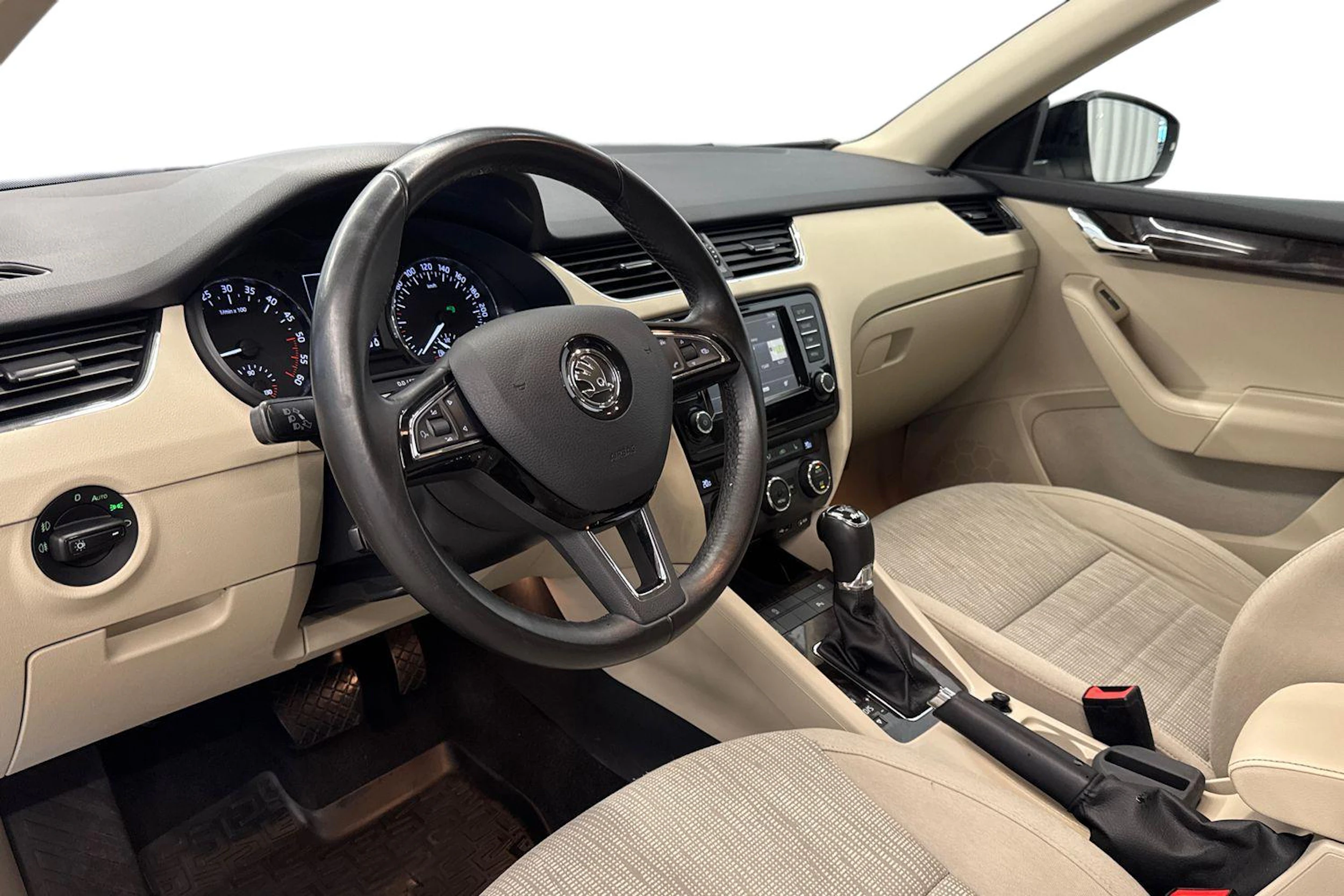 musta Skoda Octavia 2016 kuva 6.