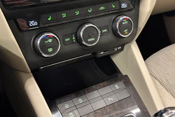 musta Skoda Octavia 2016 kuva 18.