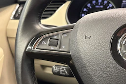 musta Skoda Octavia 2016 kuva 19.