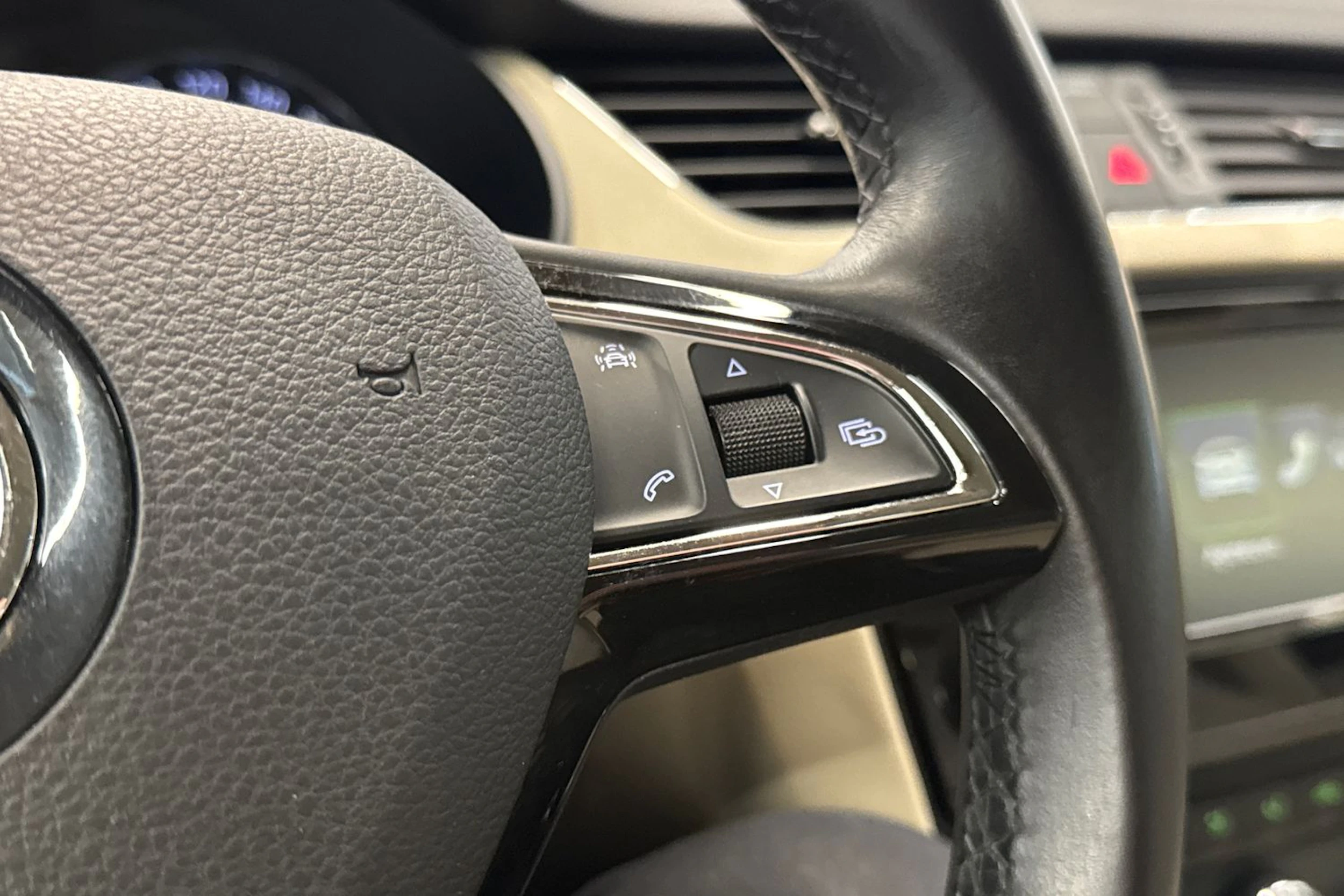 musta Skoda Octavia 2016 kuva 20.
