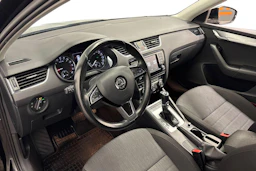 musta Skoda Octavia 2016 kuva 8.