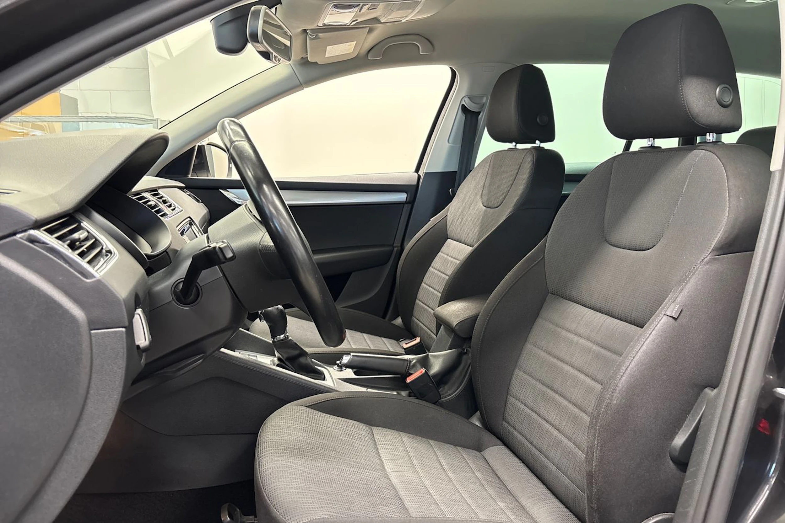 musta Skoda Octavia 2016 kuva 15.