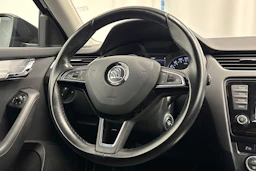musta Skoda Octavia 2016 kuva 16.