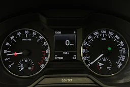 musta Skoda Octavia 2016 kuva 20.