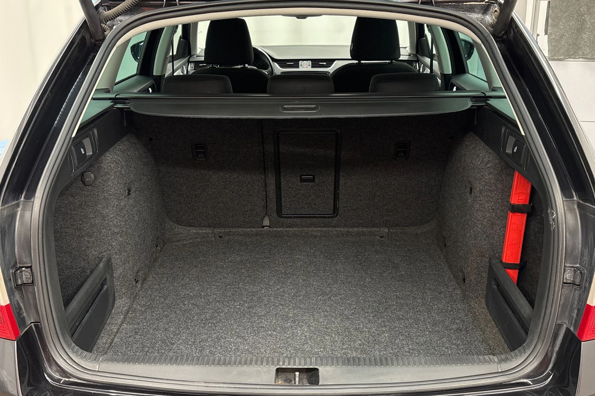 musta Skoda Octavia 2016 kuva 26.