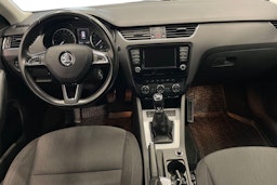 harmaa Skoda Octavia 2016 kuva 9.