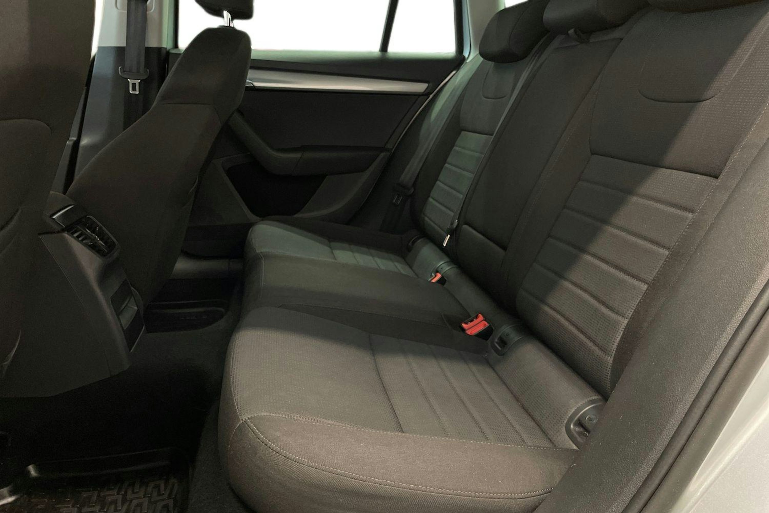 harmaa Skoda Octavia 2016 kuva 10.