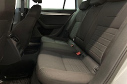 harmaa Skoda Octavia 2016 kuva 10.