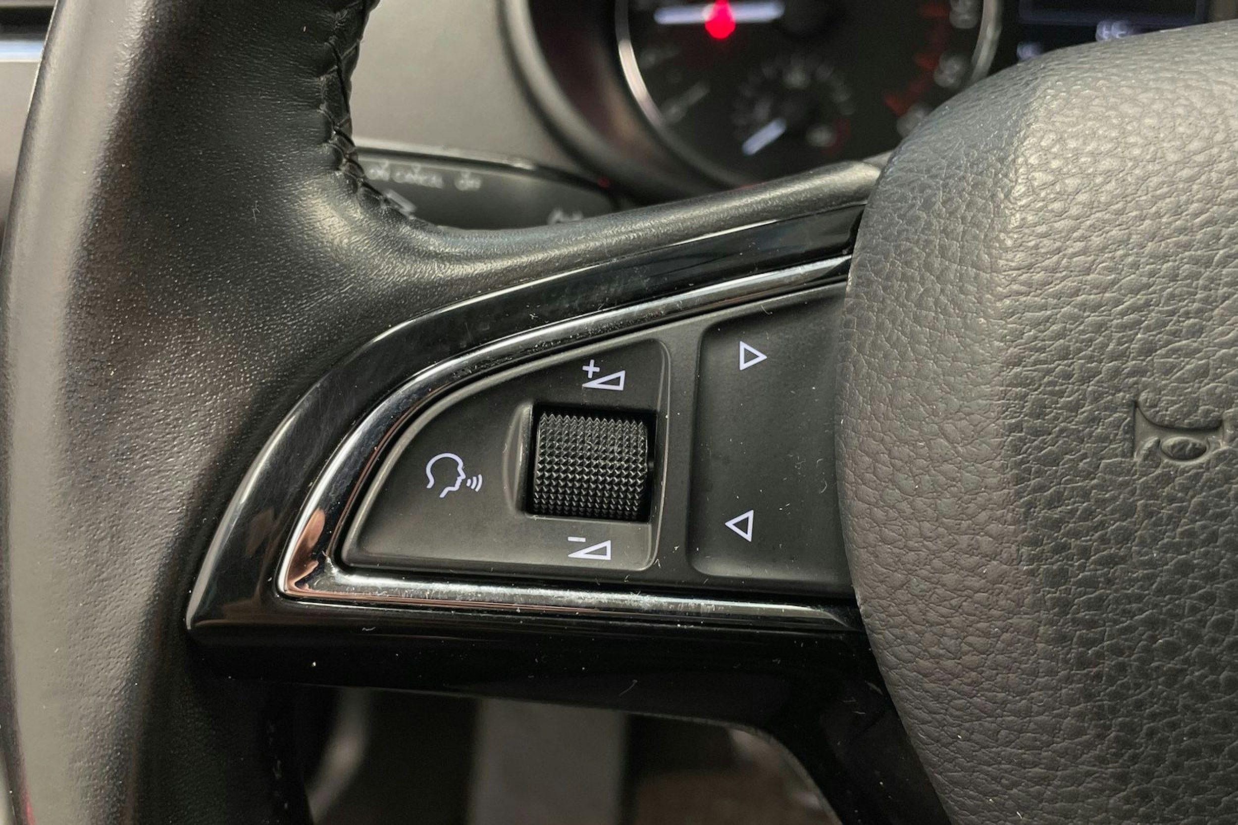 harmaa Skoda Octavia 2016 kuva 17.