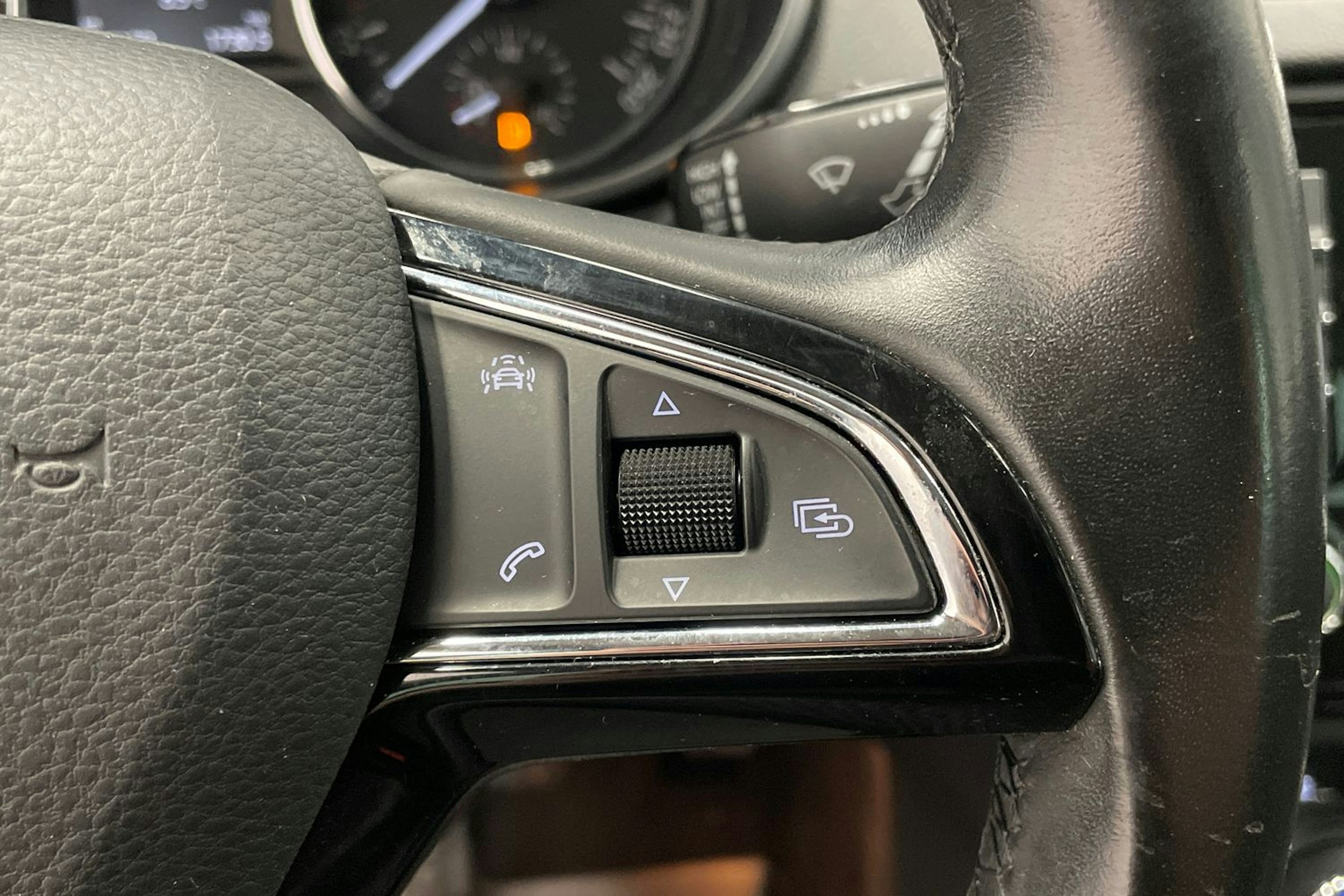 harmaa Skoda Octavia 2016 kuva 18.