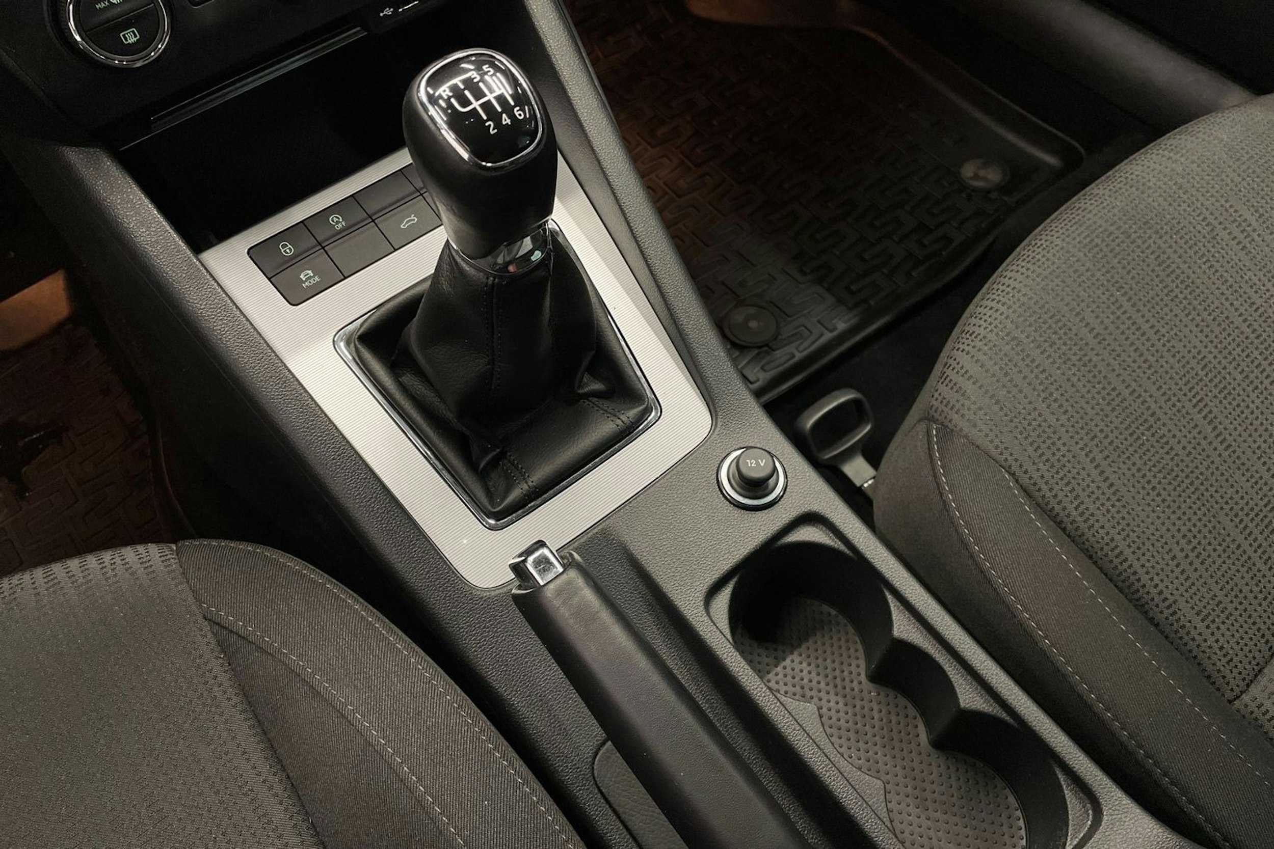 harmaa Skoda Octavia 2016 kuva 20.