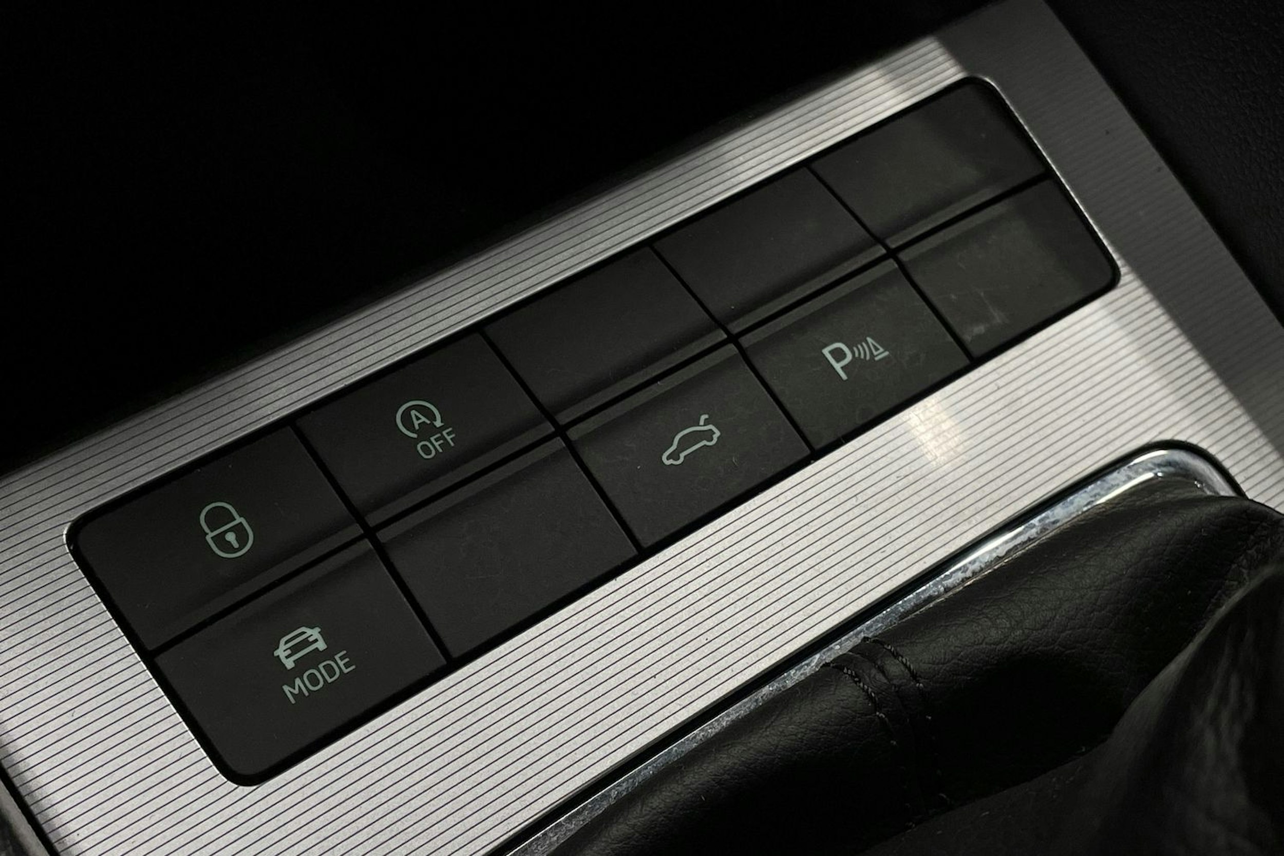 harmaa Skoda Octavia 2016 kuva 21.