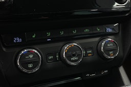 harmaa Skoda Octavia 2016 kuva 22.