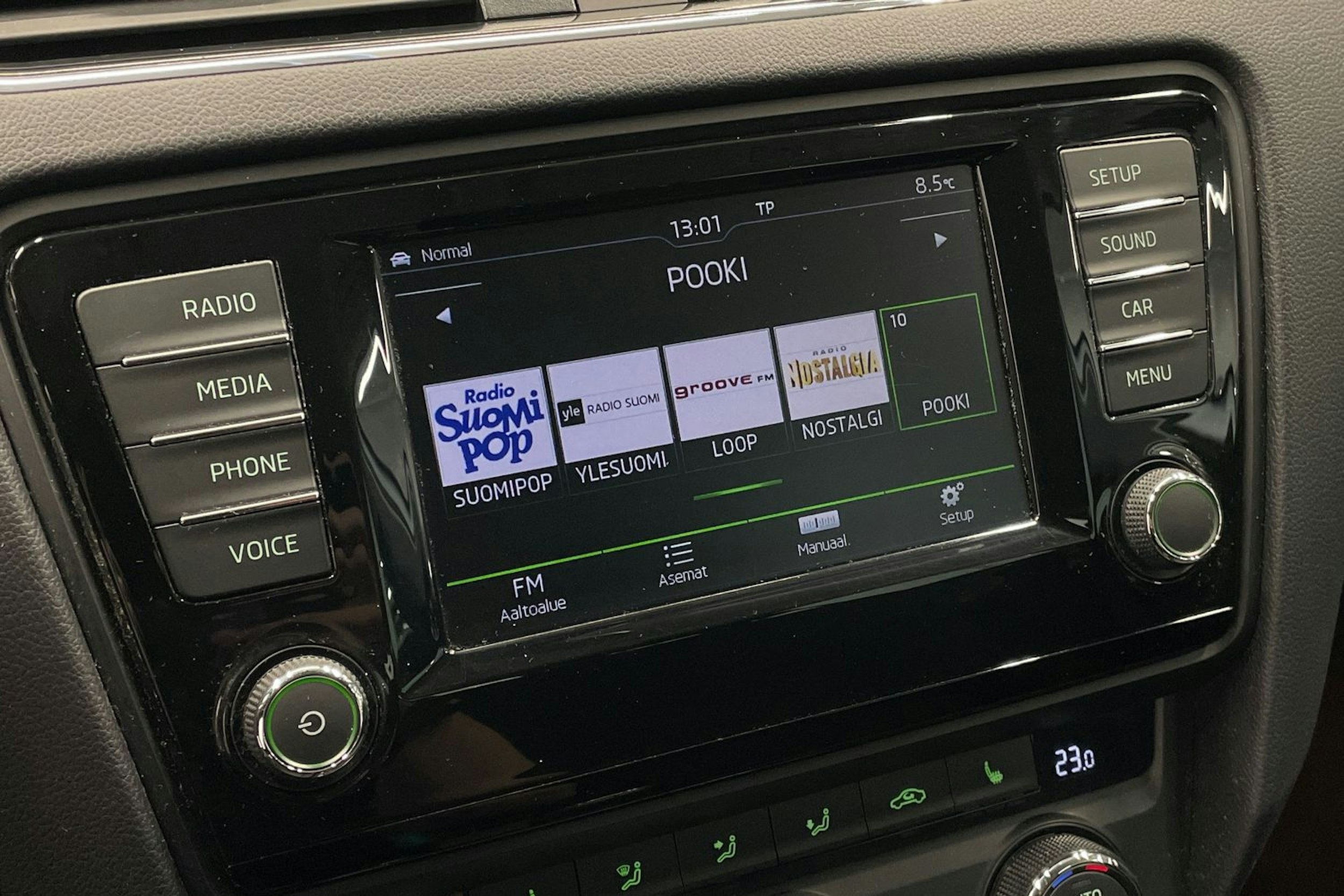 harmaa Skoda Octavia 2016 kuva 23.