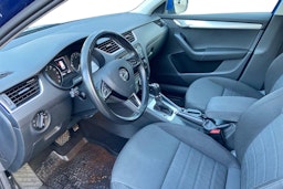 sininen Skoda Octavia 2016 kuva 7.