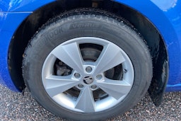 sininen Skoda Octavia 2016 kuva 11.