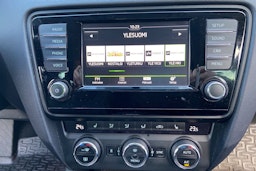 sininen Skoda Octavia 2016 kuva 16.