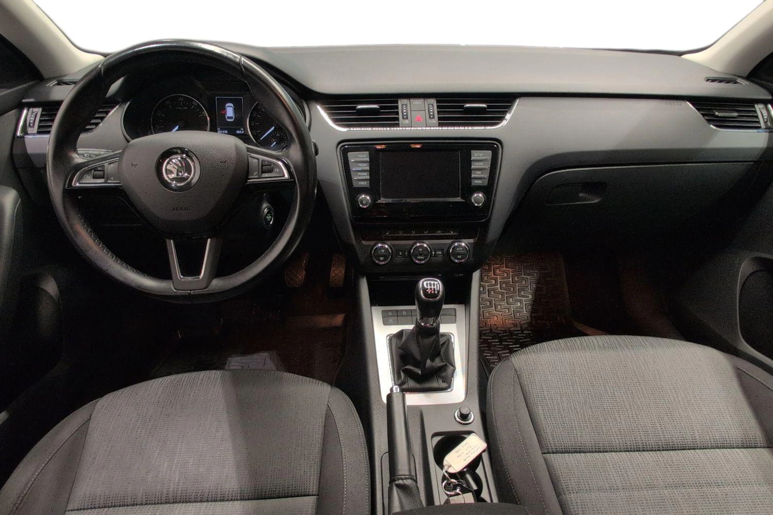 musta Skoda Octavia 2016 kuva 7.