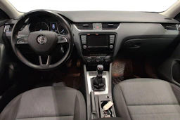 musta Skoda Octavia 2016 kuva 7.