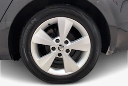 musta Skoda Octavia 2016 kuva 9.