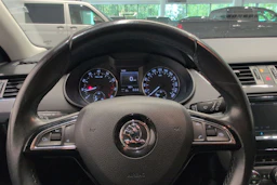 musta Skoda Octavia 2016 kuva 11.