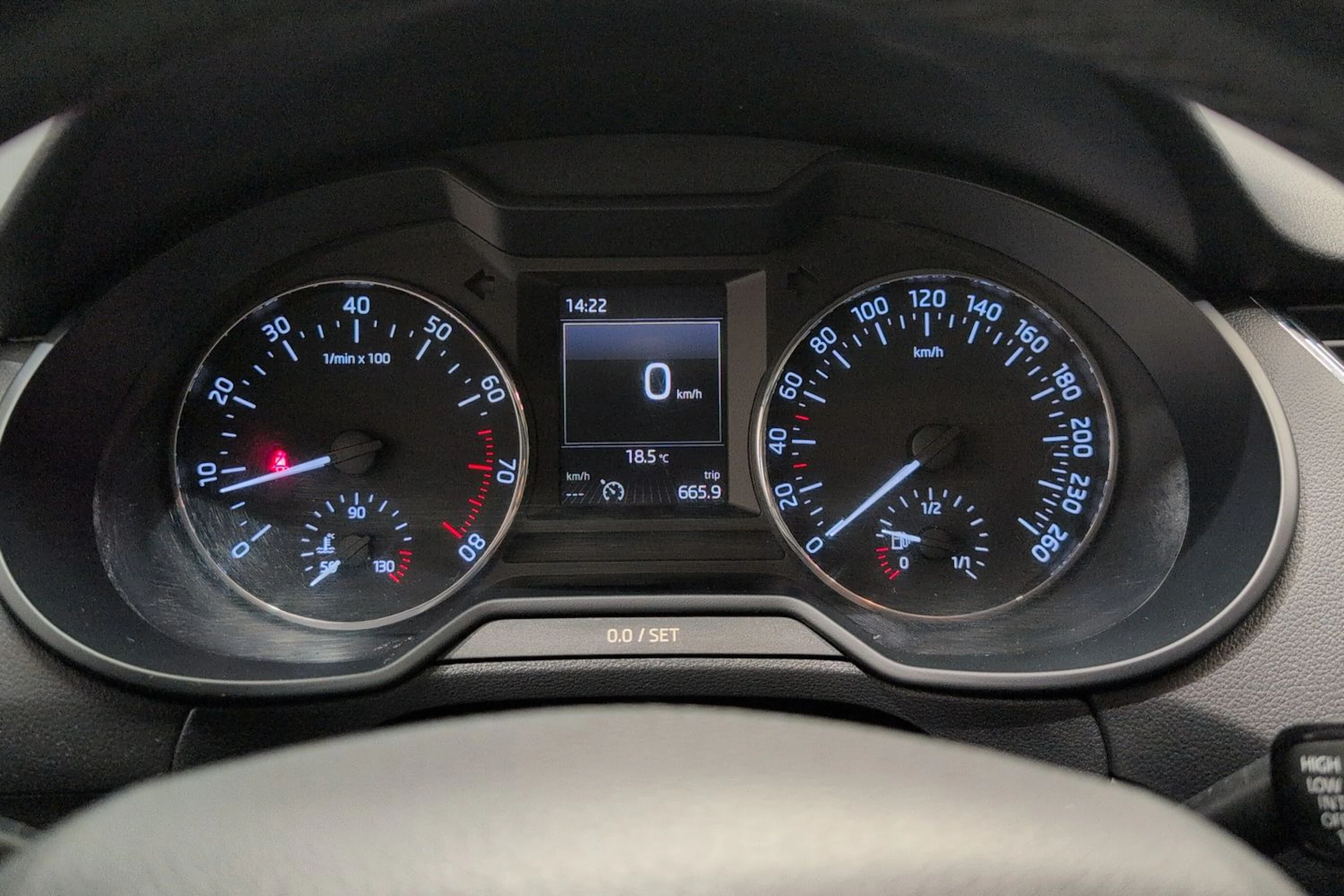 musta Skoda Octavia 2016 kuva 12.