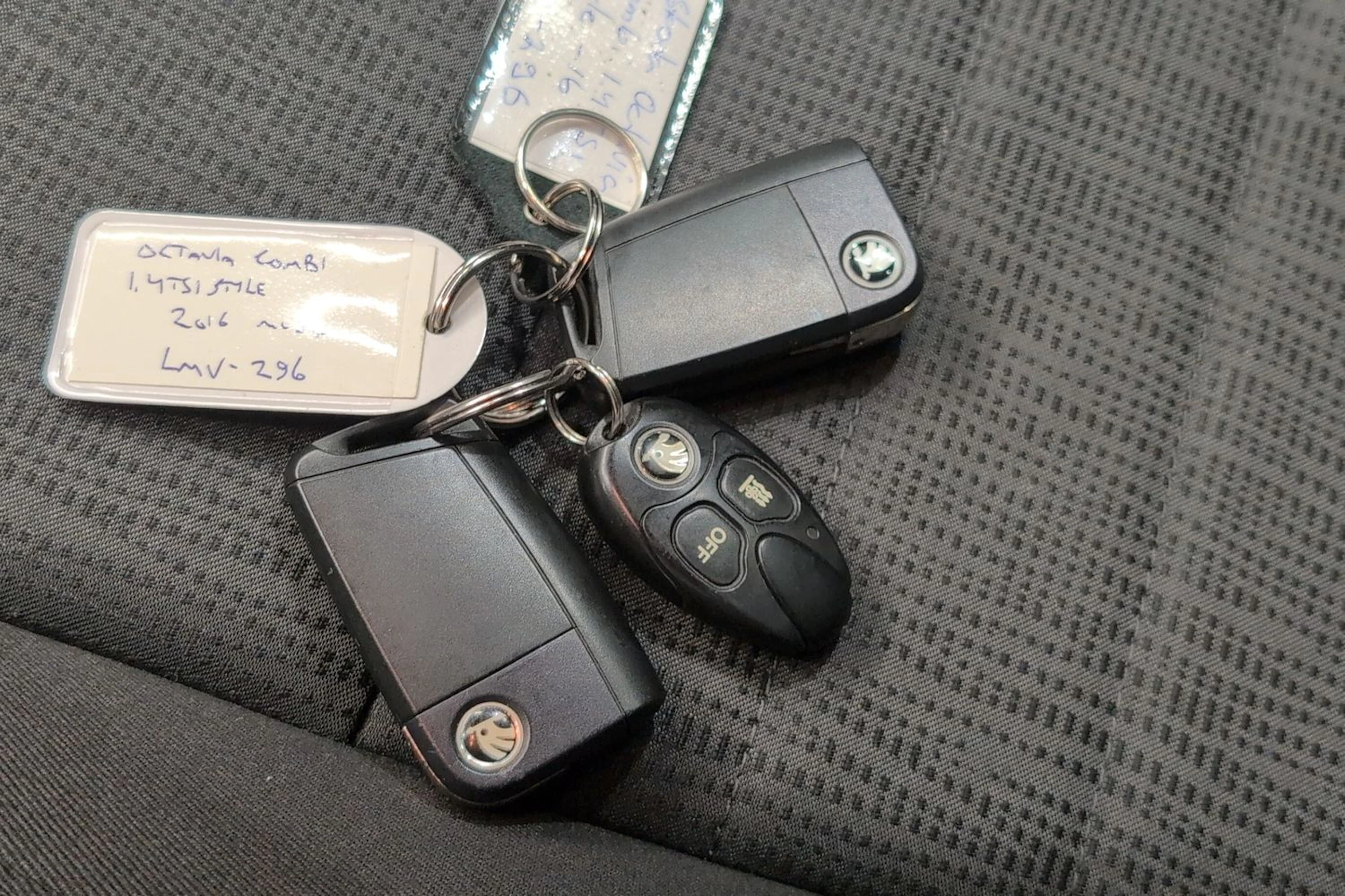 musta Skoda Octavia 2016 kuva 16.