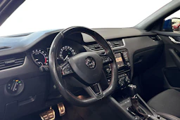 sininen Skoda Octavia 2016 kuva 8.