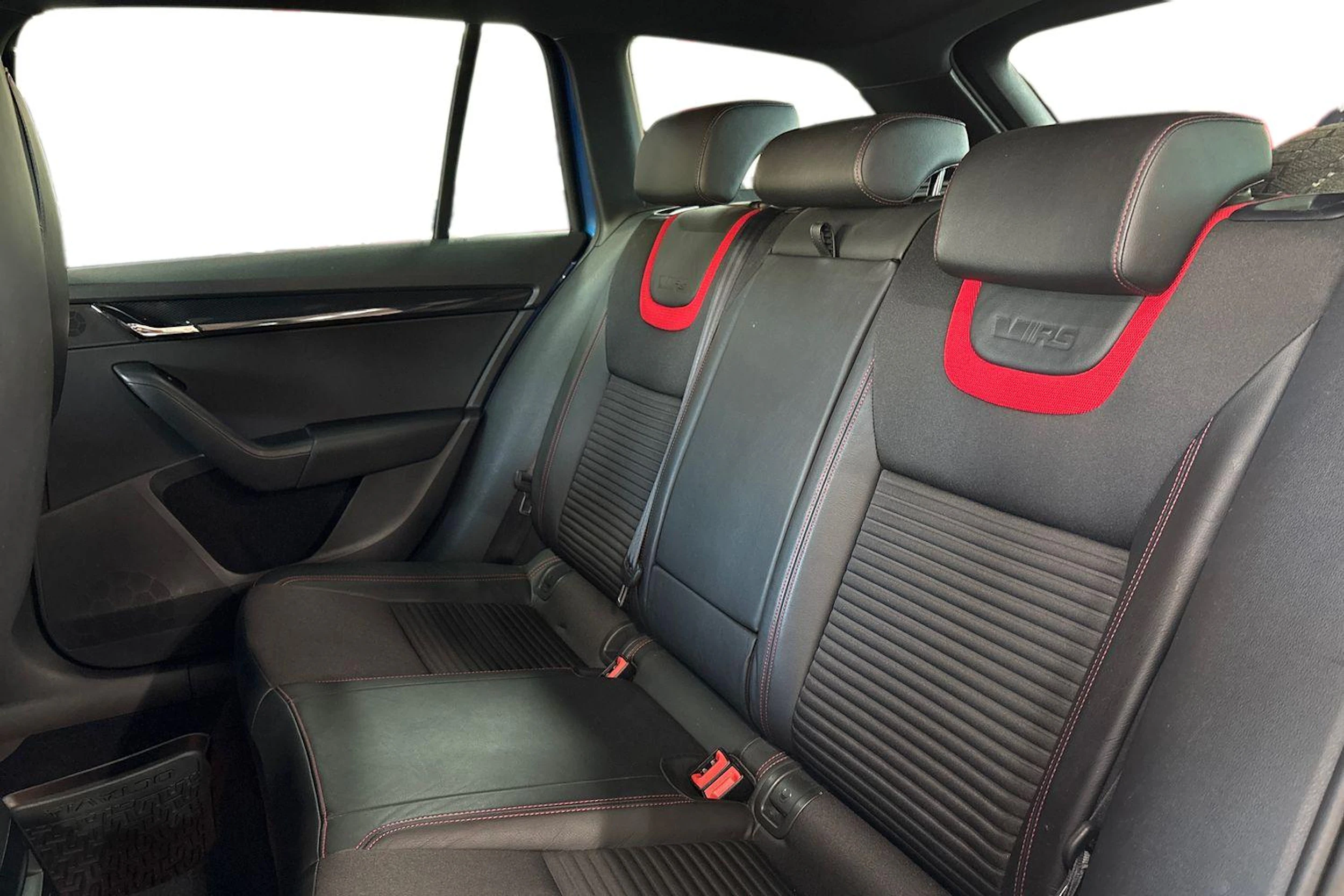 sininen Skoda Octavia 2016 kuva 11.