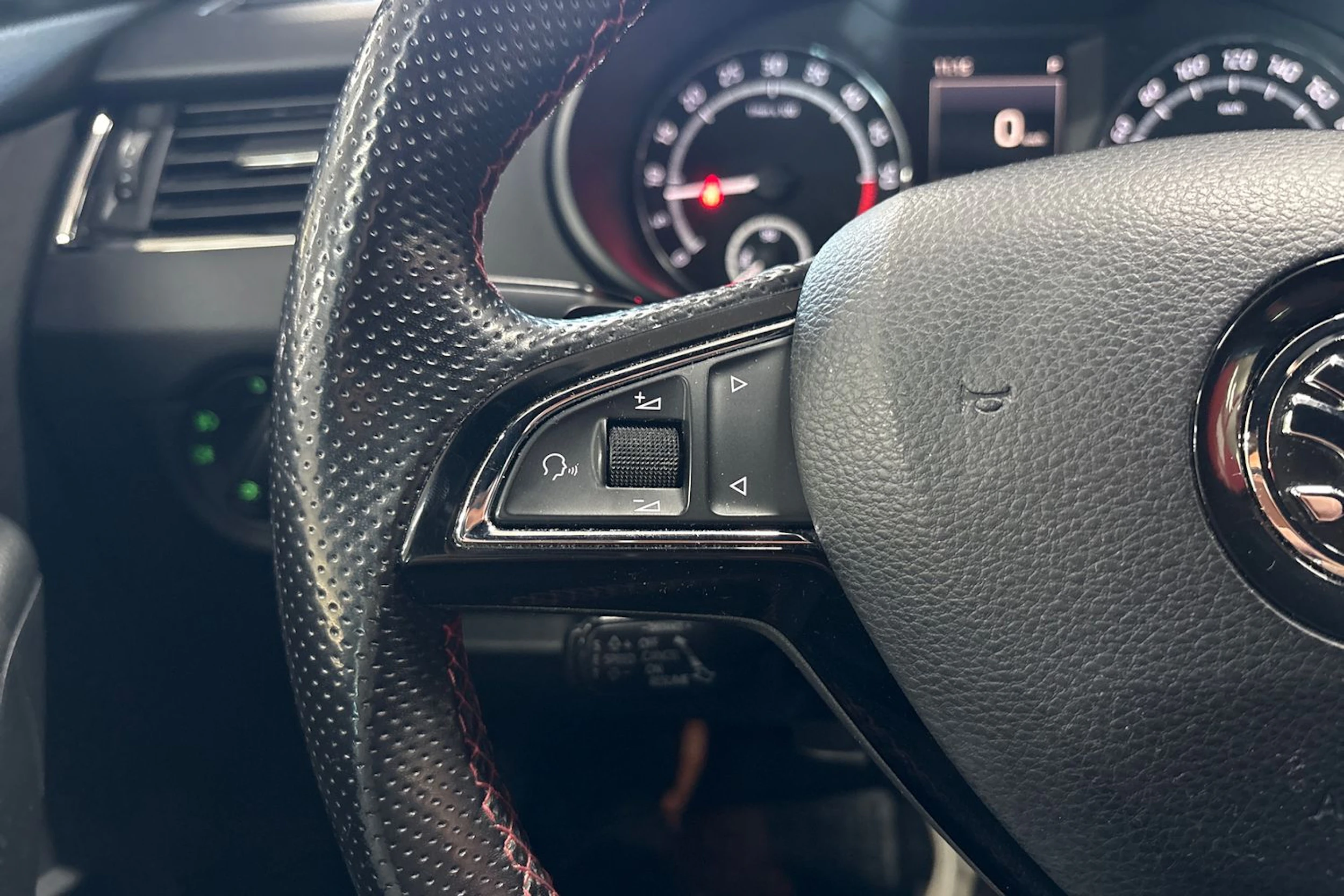 sininen Skoda Octavia 2016 kuva 17.