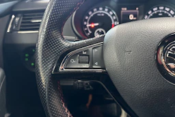 sininen Skoda Octavia 2016 kuva 17.
