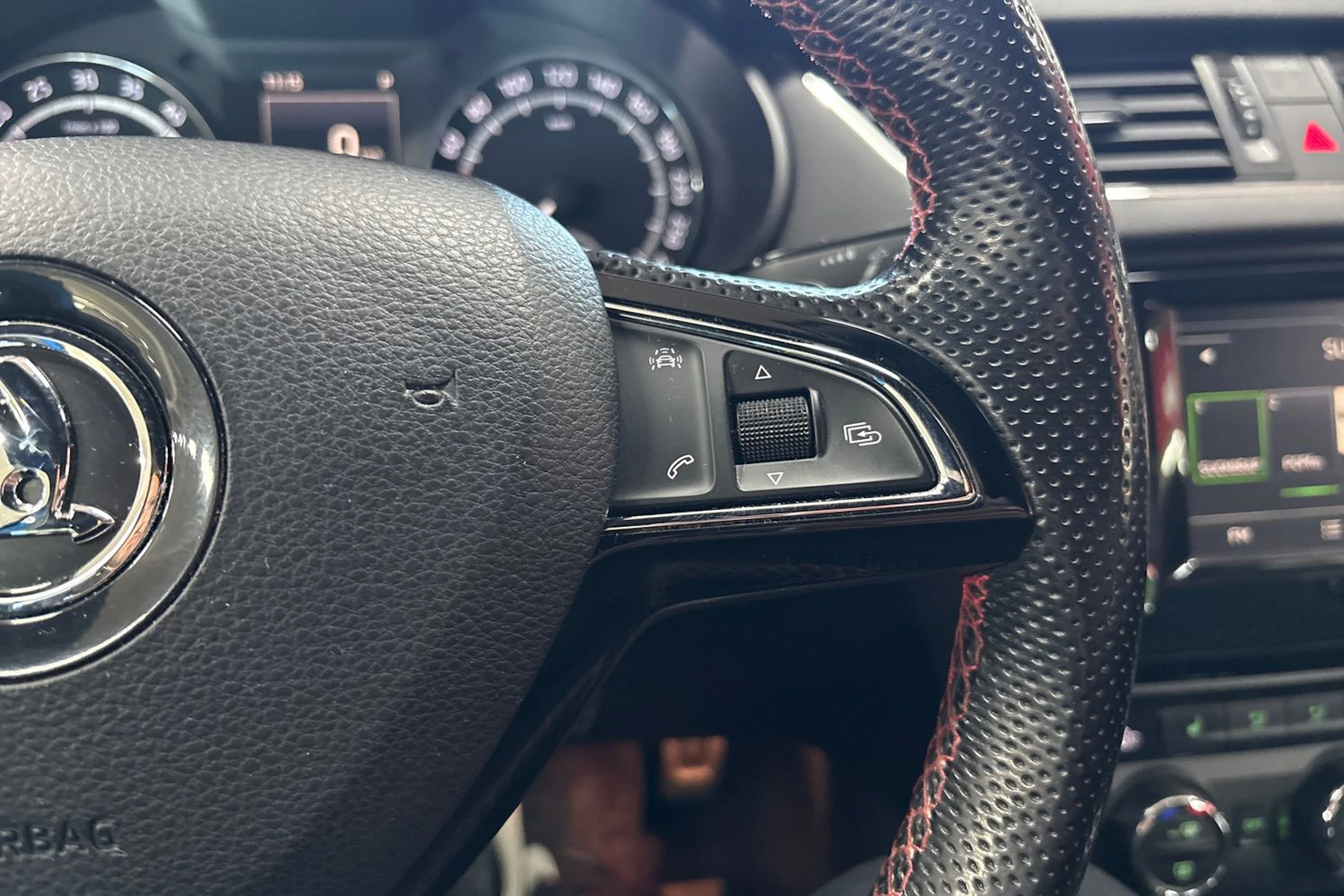 sininen Skoda Octavia 2016 kuva 18.