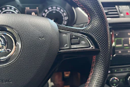 sininen Skoda Octavia 2016 kuva 18.