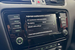 sininen Skoda Octavia 2016 kuva 21.