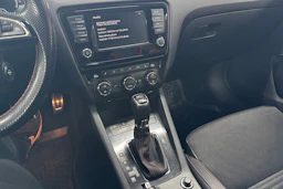 sininen Skoda Octavia 2016 kuva 23.