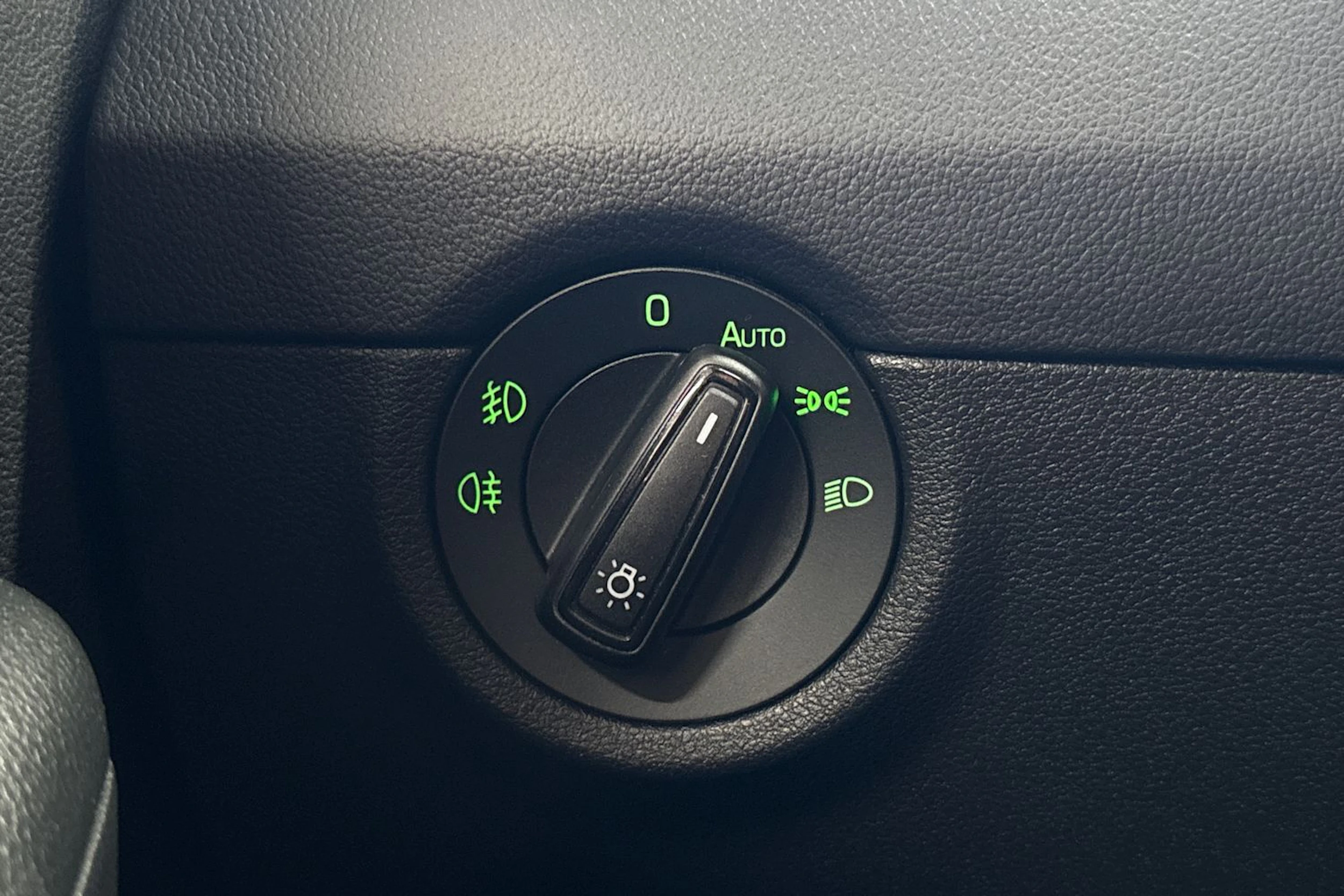 sininen Skoda Octavia 2016 kuva 26.