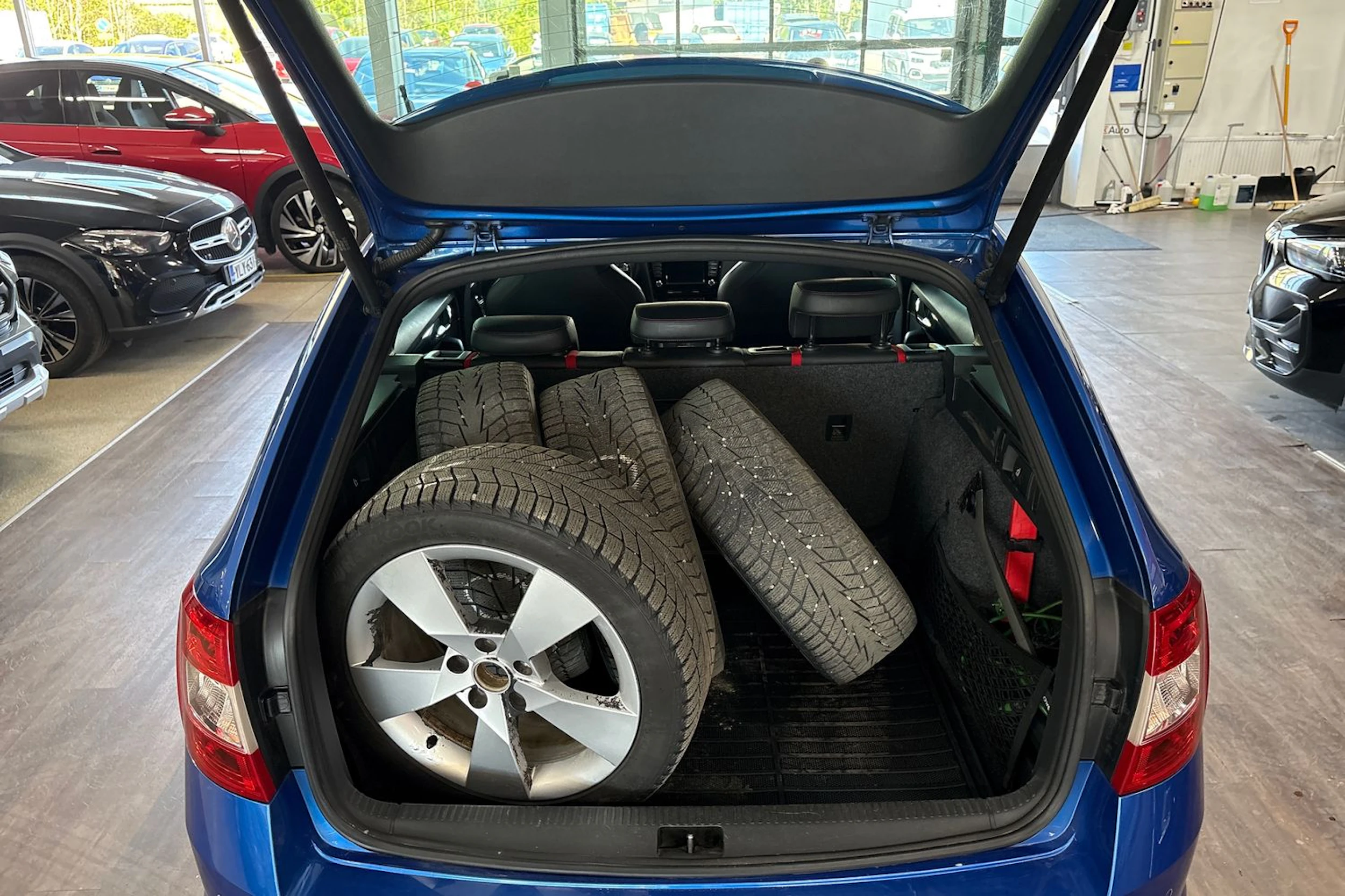 sininen Skoda Octavia 2016 kuva 29.