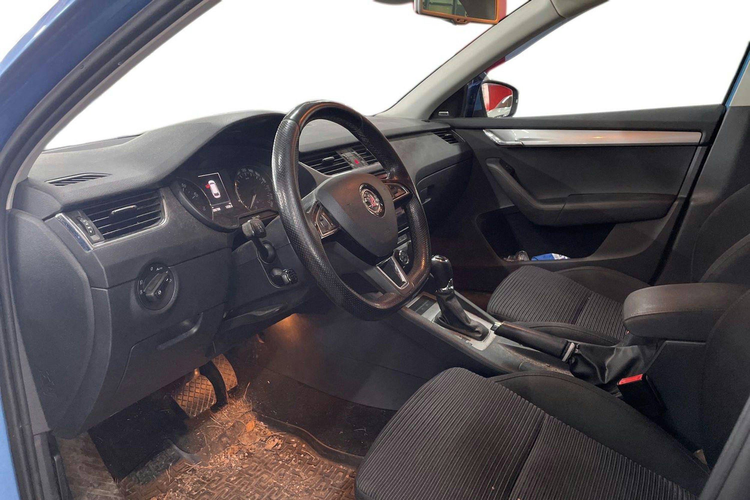 sininen Skoda Octavia 2016 kuva 3.