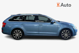 sininen Skoda Octavia 2016 kuva 7.