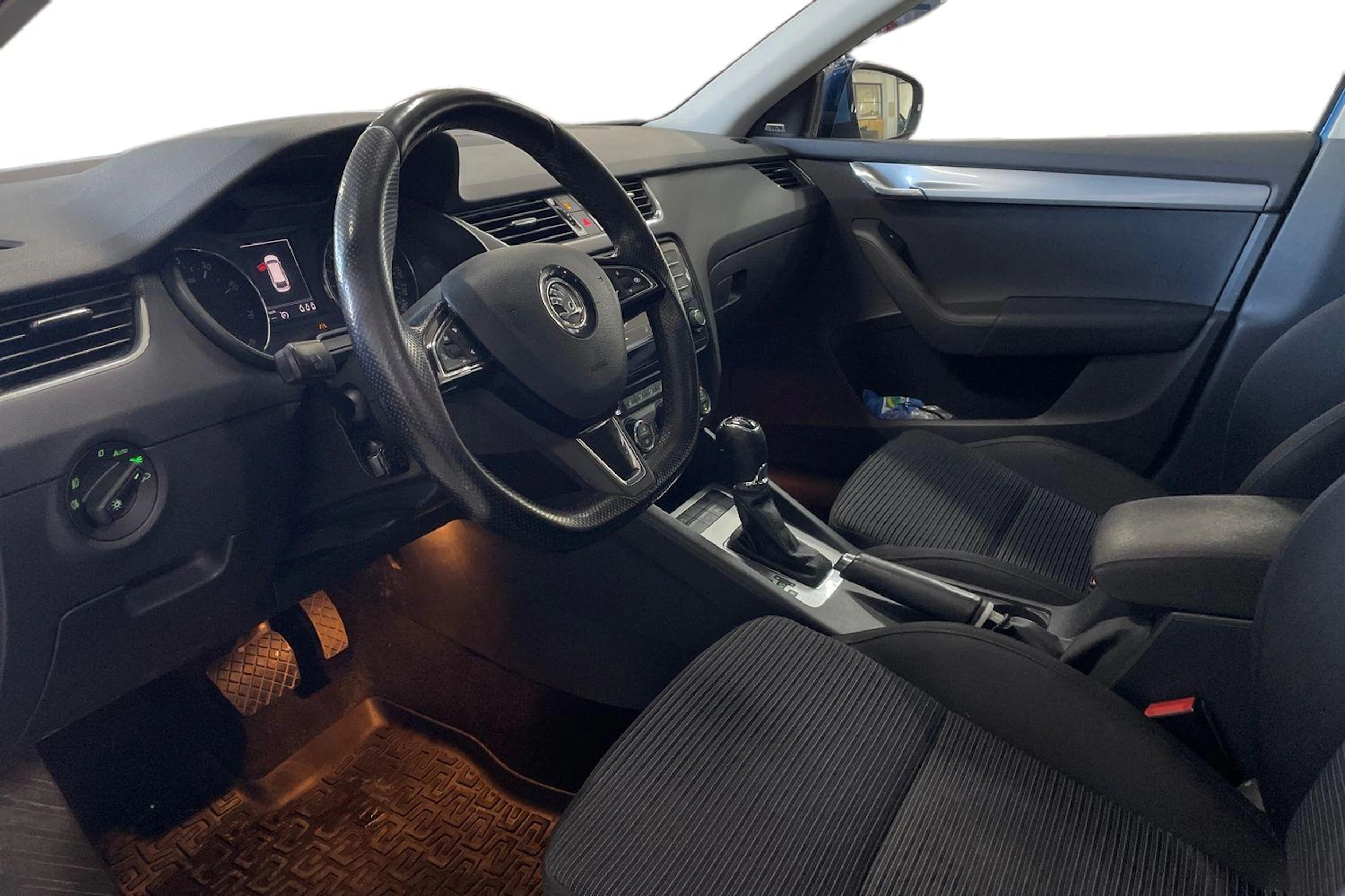 sininen Skoda Octavia 2016 kuva 8.