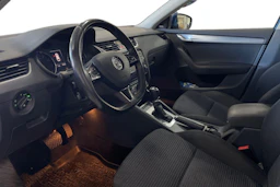 sininen Skoda Octavia 2016 kuva 8.