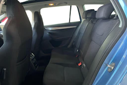 sininen Skoda Octavia 2016 kuva 11.