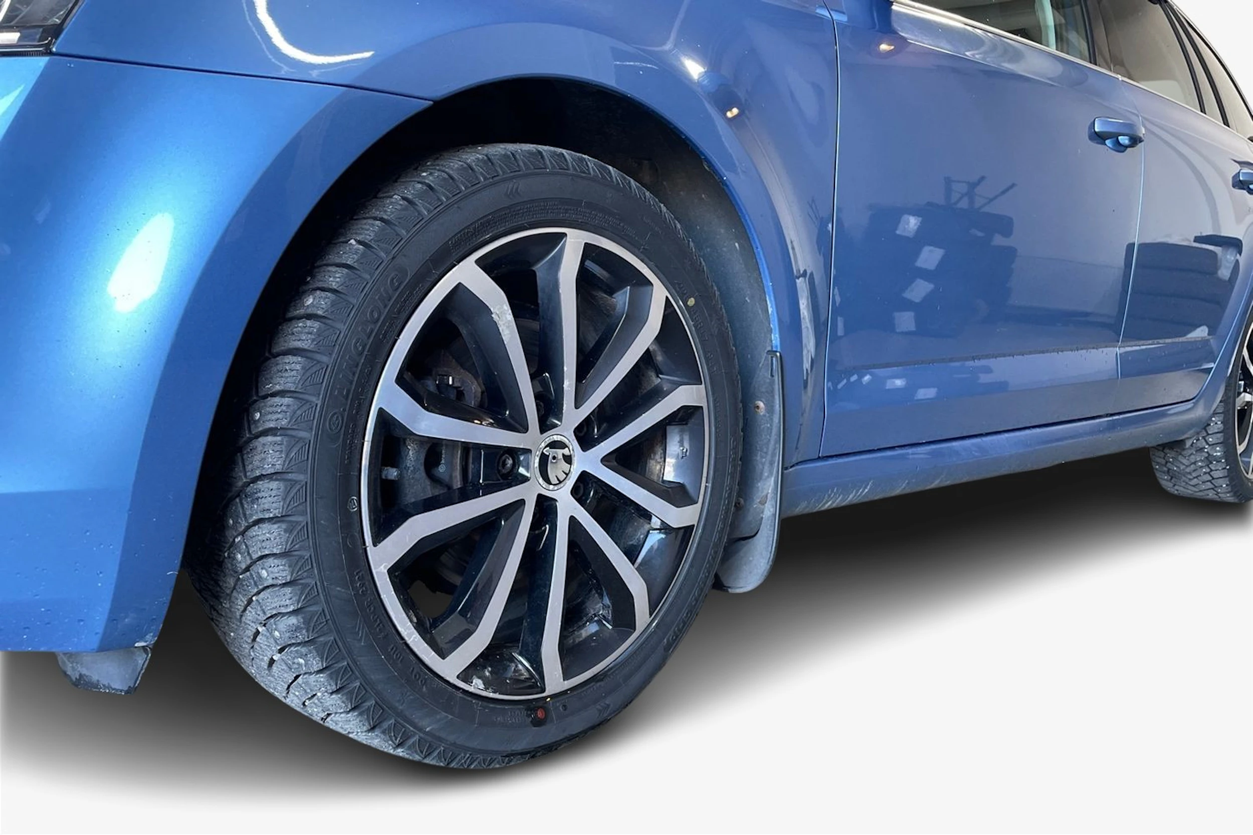 sininen Skoda Octavia 2016 kuva 12.