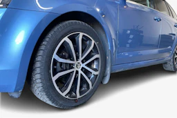 sininen Skoda Octavia 2016 kuva 12.