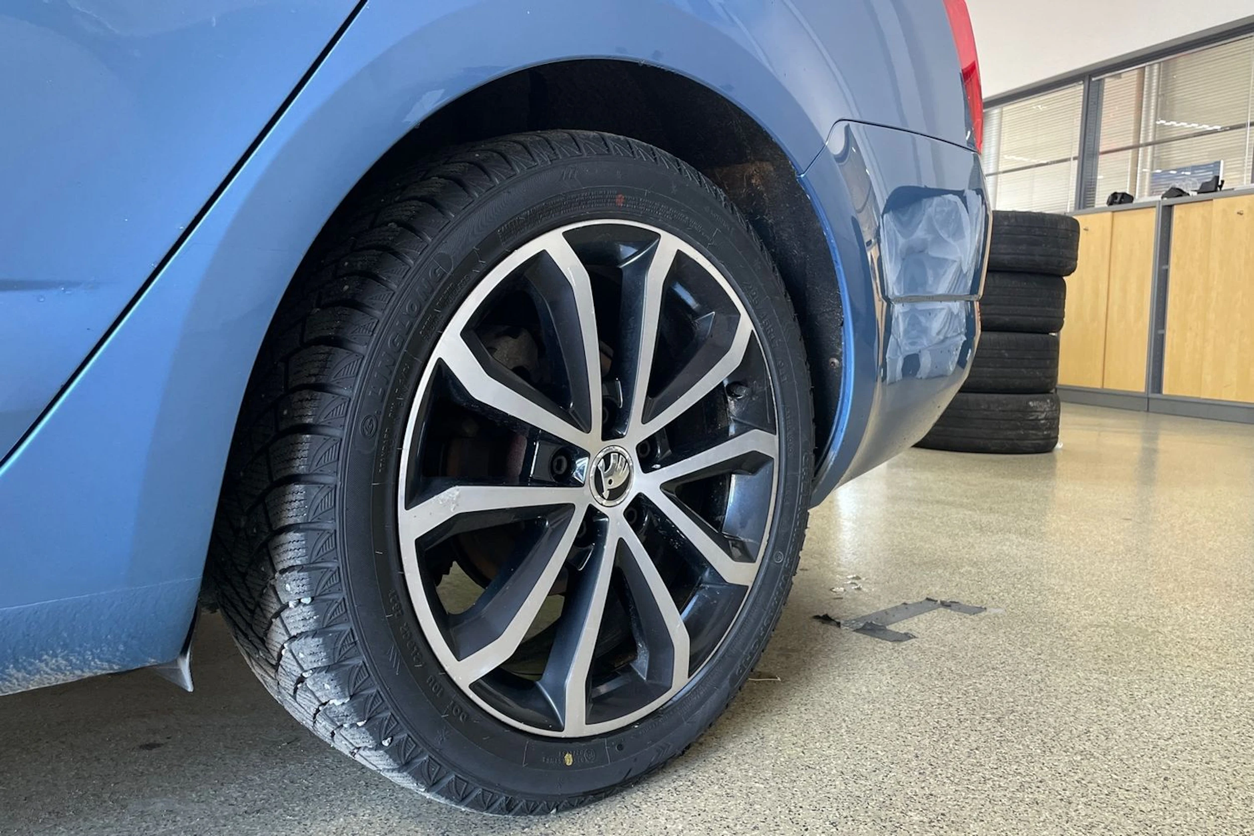 sininen Skoda Octavia 2016 kuva 13.