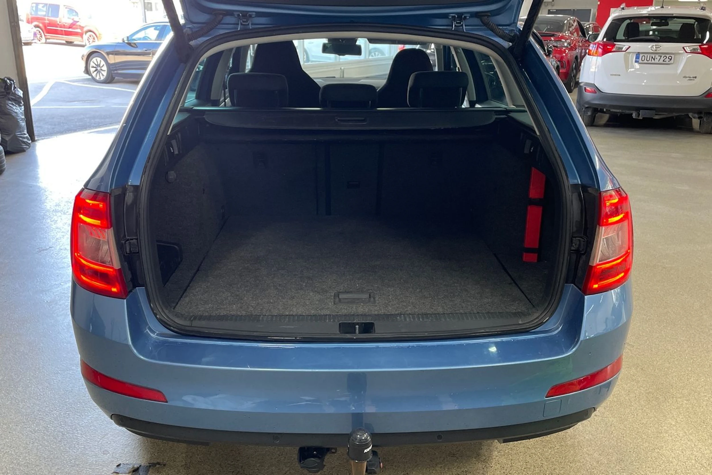 sininen Skoda Octavia 2016 kuva 15.