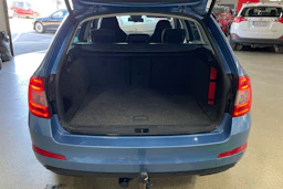 sininen Skoda Octavia 2016 kuva 15.